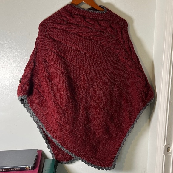 Chunky Cable Knit Handmade Burgundy 100% Soft Wool Winter Poncho Sz OS - Picture 10 of 10